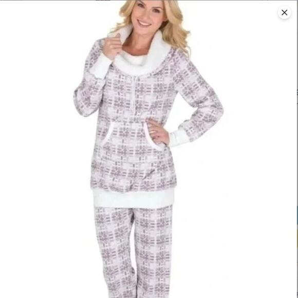 NWT Pajamagram Pink Geo Stripe Shearling Roll Neck Jogger Lounge Set Pajamas XL - Picture 1 of 4